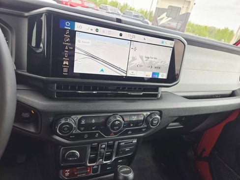 Used 2024 Jeep Gladiator Sport image 28