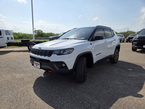 New 2026 Jeep Compass Trailhawk image 3
