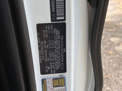 Used 2026 Kia Carnival FWD image 30