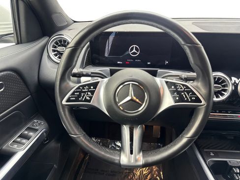 Used 2025 Mercedes-Benz GLB 250 4MATIC image 54