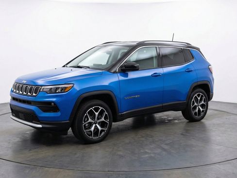 Used 2025 Jeep Compass Limited AWD/4WD image 3