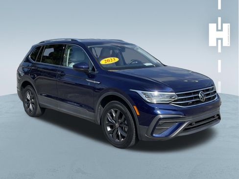 Used 2023 Volkswagen Tiguan SE FWD image 1