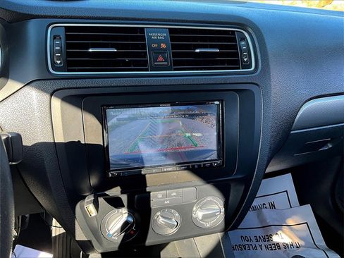 Used 2017 Volkswagen Jetta S image 18