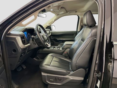 Used 2024 Ford Expedition XLT image 13