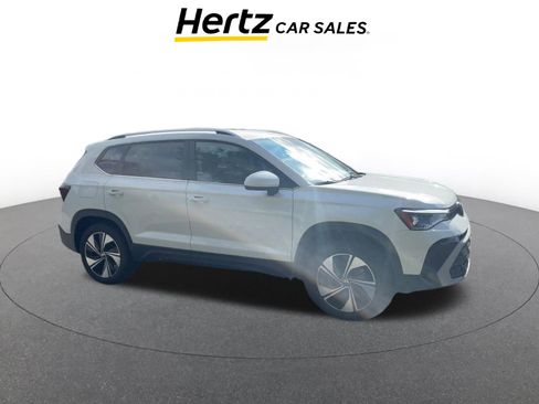 Used 2025 Volkswagen Taos SE image 1