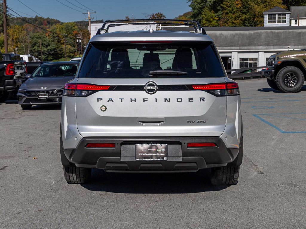 Used 2023 Nissan Pathfinder SV AWD/4WD image 5