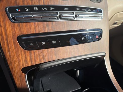 Used 2022 Mercedes-Benz GLC 300 4MATIC image 36