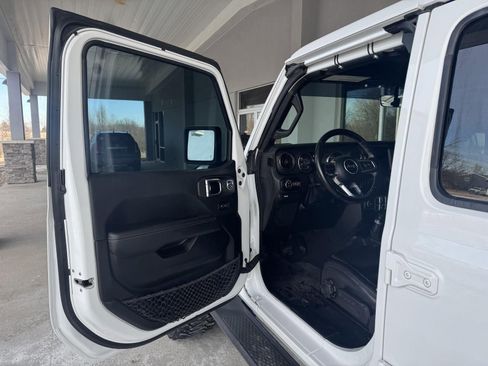 Used 2021 Jeep Gladiator Overland image 10