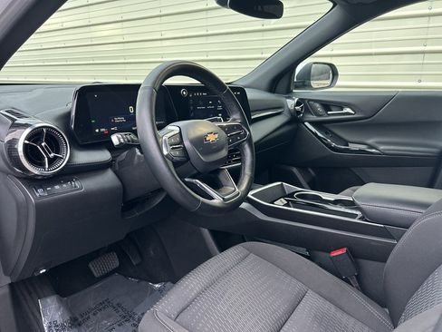 Used 2025 Chevrolet Equinox LT image 10