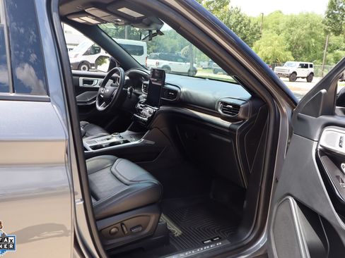 Certified 2022 Ford Explorer Platinum w/ Equipment Group 601A RWD image 32