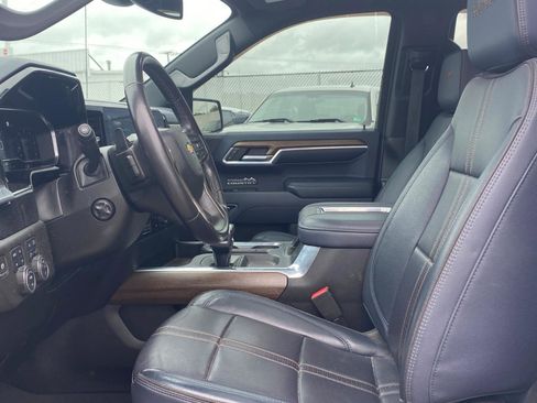 Used 2022 Chevrolet Silverado 1500 High Country w/ Z71 Off-Road Package AWD/4WD image 10