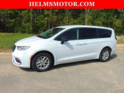 Certified 2024 Chrysler Pacifica Touring-L FWD image 4