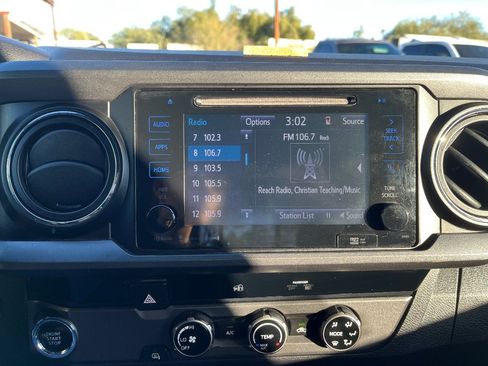 Used 2016 Toyota Tacoma TRD Sport image 13