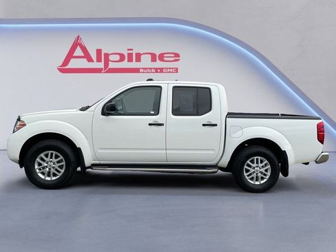 Used 2019 Nissan Frontier SV image 2