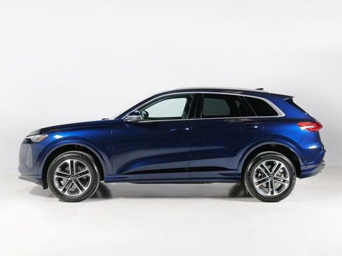 Certified 2025 Audi Q5 Premium w/ Convenience Package AWD/4WD image 2