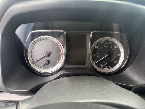 Used 2019 Nissan Titan SV w/ SV Convenience Package image 10