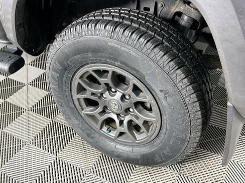 Used 2018 Toyota Tacoma SR5 image 34