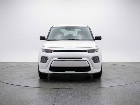 Used 2025 Kia Soul LX w/ LX Technology Package FWD image 2