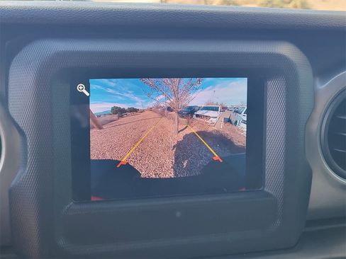 Used 2021 Jeep Gladiator Sport image 21