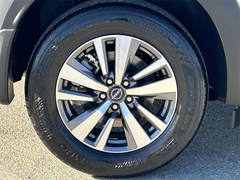 New 2025 Nissan Pathfinder SL image 7