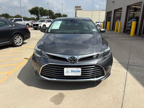 Used 2017 Toyota Avalon XLE FWD image 3