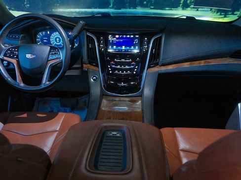 Used 2019 Cadillac Escalade Luxury image 21