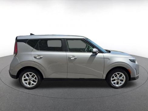 Used 2025 Kia Soul LX w/ LX Technology Package FWD image 16