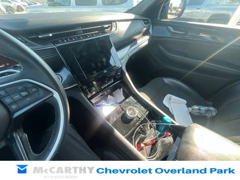 Used 2023 Jeep Grand Cherokee Altitude AWD/4WD image 9