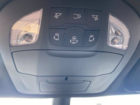 Used 2025 Chrysler Pacifica Select FWD image 25