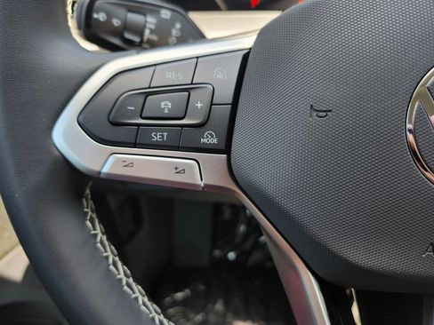 New 2025 Volkswagen Tiguan SE image 6