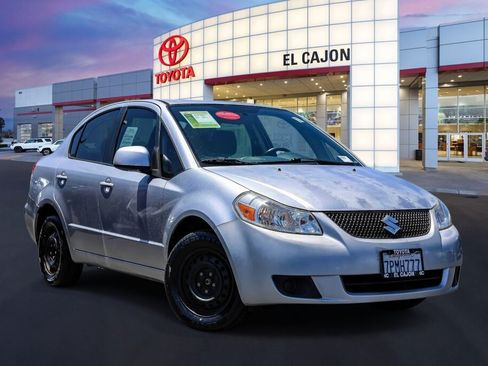Used 2010 Suzuki SX4 LE FWD image 1