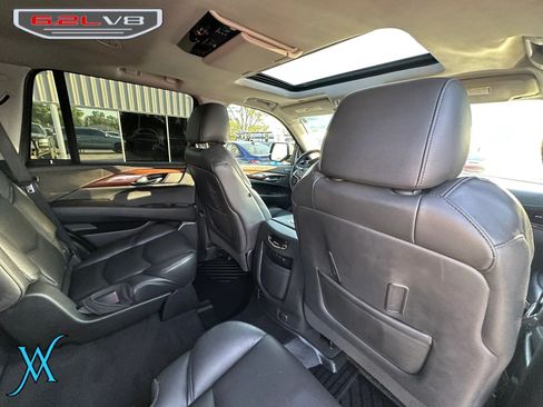 Used 2020 Cadillac Escalade Luxury AWD/4WD image 27