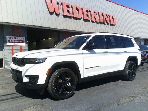 Used 2023 Jeep Grand Cherokee L Laredo AWD/4WD image 2