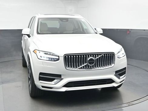 Used 2024 Volvo XC90 T8 Plus image 2