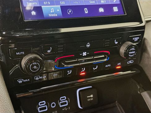 Used 2023 Jeep Grand Cherokee Altitude image 23