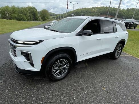 New 2026 Chevrolet Traverse LT w/ Driver Confidence Package AWD/4WD image 3