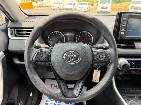 Used 2020 Toyota RAV4 LE w/ All Weather Liner Package AWD/4WD image 29