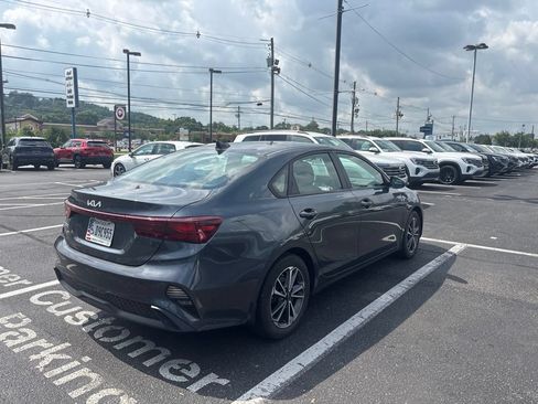 Used 2022 Kia Forte LXS FWD image 3