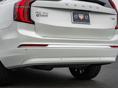 Used 2025 Volvo XC90 T8 Plus w/ Protection Package Premier image 9