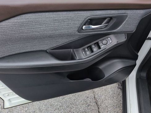 Used 2023 Nissan Rogue SV AWD/4WD image 12