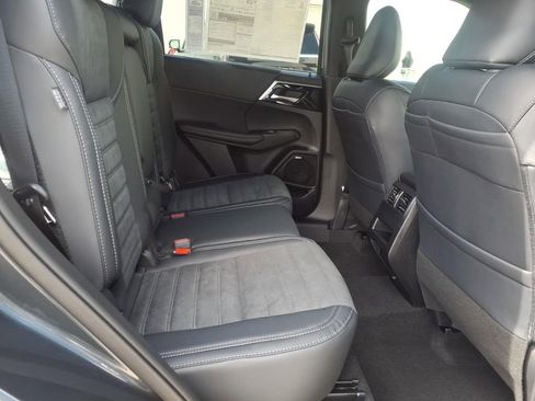Used 2026 Mitsubishi Outlander LE FWD image 12