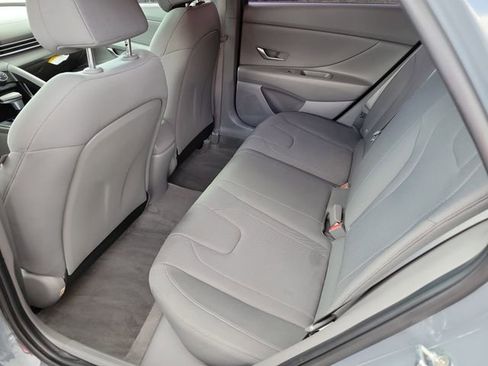 Certified 2023 Hyundai Elantra SE image 17