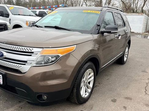 Used 2015 Ford Explorer XLT w/ Equipment Group 201B AWD/4WD image 5