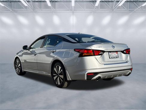 Used 2022 Nissan Altima 2.5 SV w/ SV Premium Package image 4