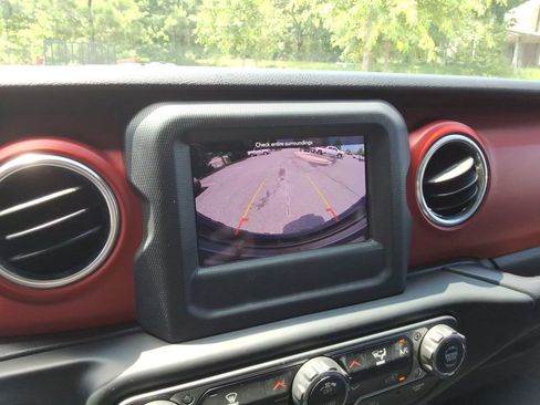 Used 2018 Jeep Wrangler Unlimited Rubicon AWD/4WD image 33