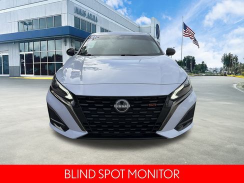 Used 2023 Nissan Altima 2.5 SR w/ SR Premium Package image 10