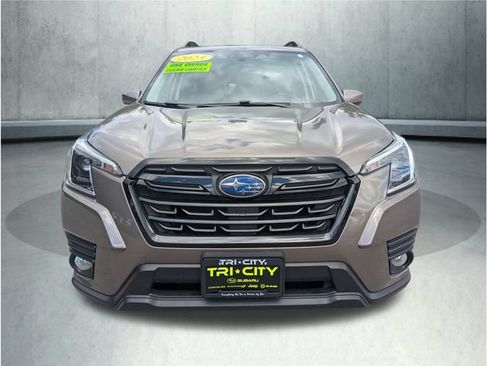 Used 2023 Subaru Forester Premium AWD/4WD image 9