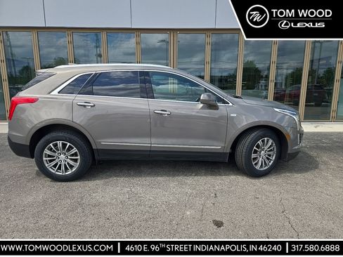 Used 2017 Cadillac XT5 Luxury w/ Driver Awareness Package FWD image 1