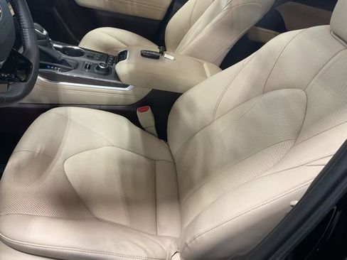 Used 2020 Toyota Highlander Limited image 11