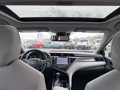 Certified 2019 Toyota Camry SE w/ Sunroof Package image 11